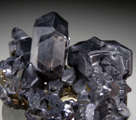 Galena (spinel twinned) from Gyudyurska Mine, Ema Reka, Zlatograd, Smolyan Oblast, Bulgaria [db_pics/pics/mk122b.jpg]