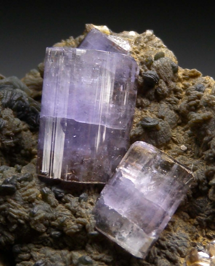 Apatite on Muscovite from Panasquiera, Castelo Branco, Portugal [db_pics/pics/mk209c.jpg]