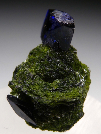 Azurite on Volborthite from Milpillas Mine, Cuitaca, Sonora, Mexico [db_pics/pics/mk213d.jpg]
