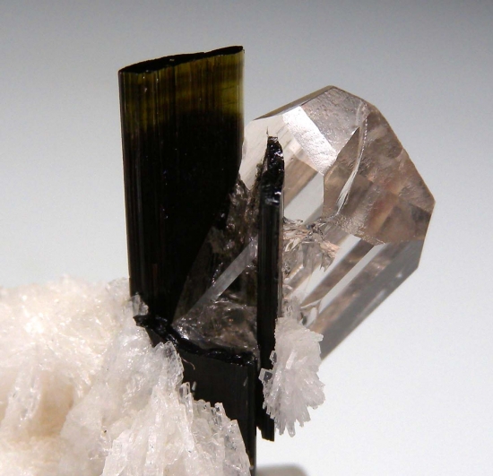 Topaz on Tourmaline from Stak Nala, Skardu, Pakistan [db_pics/pics/mk221d.jpg]