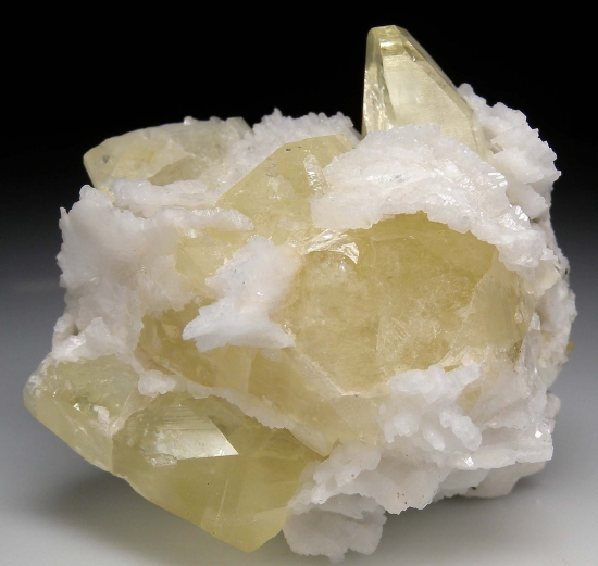 Amblygonite from Linopolis, Divino das Laranjeiras, Minas Gerais, Brazil [db_pics/pics/mk229a.jpg]