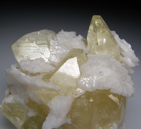 Amblygonite from Linopolis, Divino das Laranjeiras, Minas Gerais, Brazil [db_pics/pics/mk229b.jpg]
