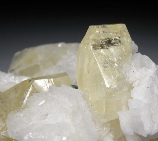 Amblygonite from Linopolis, Divino das Laranjeiras, Minas Gerais, Brazil [db_pics/pics/mk229c.jpg]