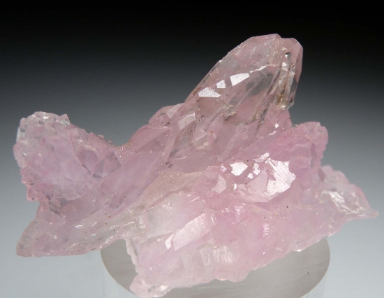 Rose Quartz from Taquaral, Itinga, Minas Gerais, Brazil [db_pics/pics/mk237a.jpg]