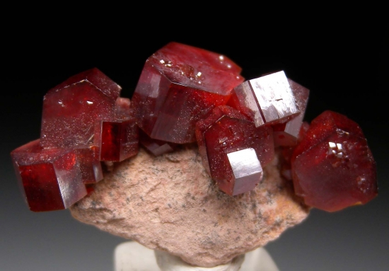 Vanadinite from Mibladen, Morocco [db_pics/pics/mk253a.jpg]