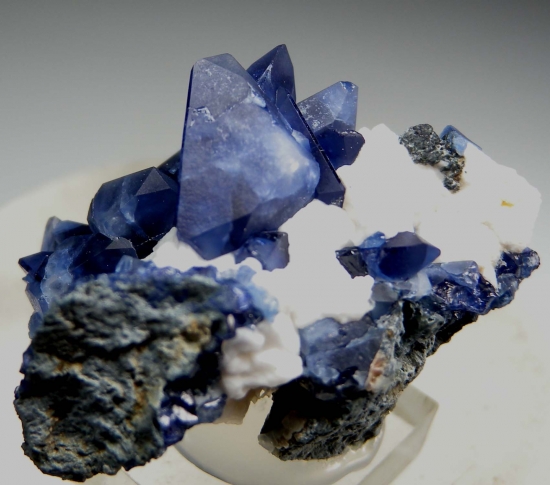 Benitoite from Gem Mine, San Benito Co., California, USA [db_pics/pics/mk285c.jpg]
