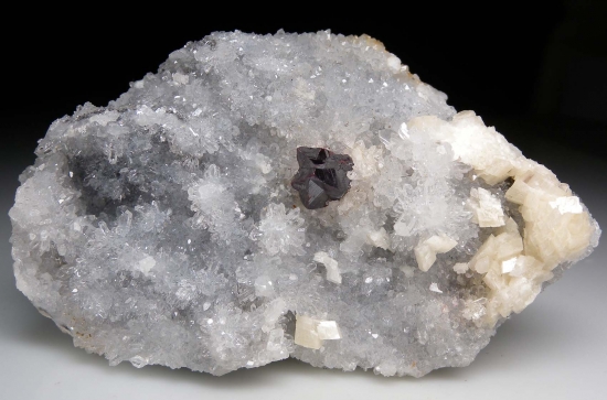 Cinnabar from Yanwuping Mines, Guizhou, China [db_pics/pics/mk491a.jpg]