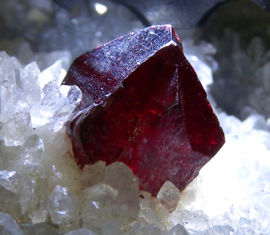 Cinnabar from Yanwuping Mines, Guizhou, China [db_pics/pics/mk491c.jpg]