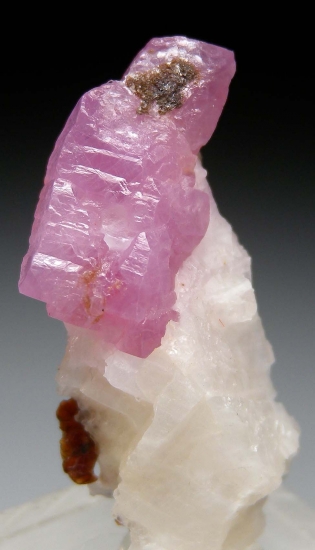 Sapphire from Hunza Valley, Gilgit, Pakistan [db_pics/pics/mk538a.jpg]