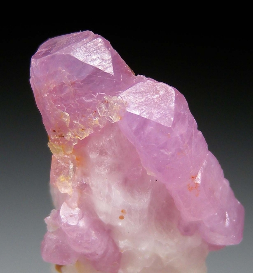 Sapphire from Hunza Valley, Gilgit, Pakistan [db_pics/pics/mk538c.jpg]