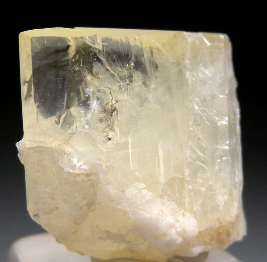 Amblygonite from Linopolis, Divino das Laranjeiras, Minas Gerais, Brazil [db_pics/pics/mk542b.jpg]
