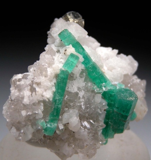 Emerald with Pyrite from Panjshir, Afghanistan [db_pics/pics/mk584b.jpg]