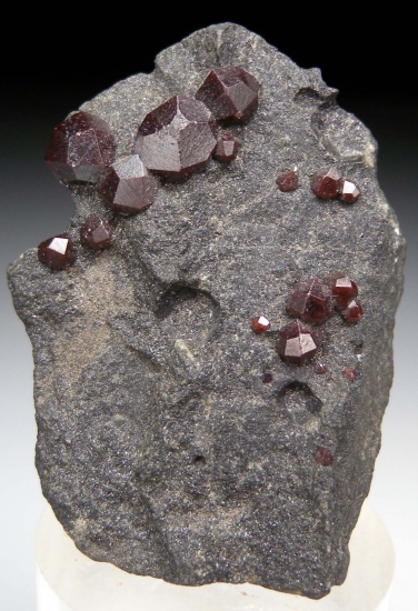 Almandine from Chycornish Carn, Botallack, St. Just, Cornwall, England [db_pics/pics/mk621a.jpg]
