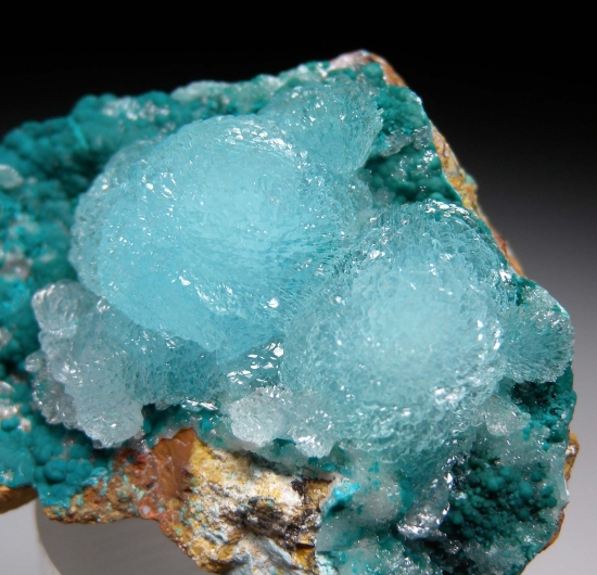 Hemimorphite on Rosasite from Yanga Koubenza, M'fouati Dist., Bouenza Dept., Republic of Congo [db_pics/pics/mk637c.jpg]