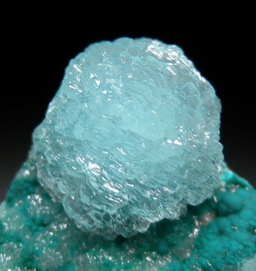 Hemimorphite on Rosasite from Yanga Koubenza, M'fouati Dist., Bouenza Dept., Republic of Congo [db_pics/pics/mk639b.jpg]