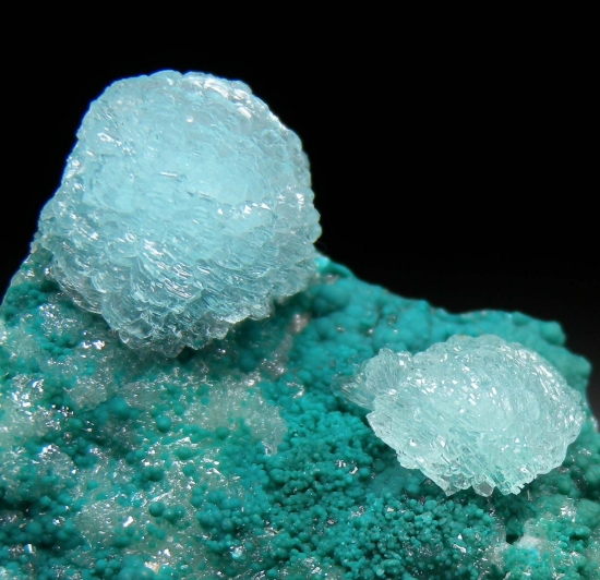 Hemimorphite on Rosasite from Yanga Koubenza, M'fouati Dist., Bouenza Dept., Republic of Congo [db_pics/pics/mk639c.jpg]