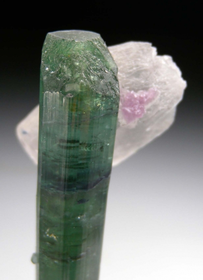Tourmaline with Quartz (R) from Aricanga Mine, Sao Jose da Safira, Minas Gerais, Brazil [db_pics/pics/mk642d.jpg]