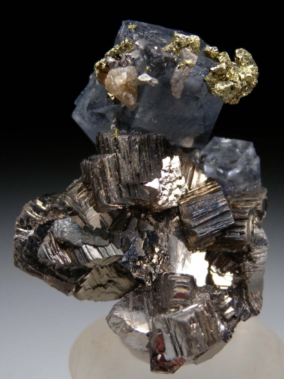 Bismuthinite in Fluorite on Arsenopyrite from Yaogangxian Mine, Hunan, China [db_pics/pics/mk872a.jpg]