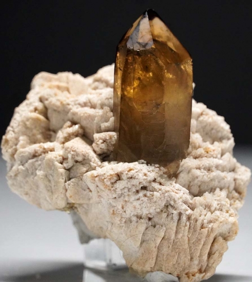 Quartz on Albite from Minas Gerais, Brazil [db_pics/pics/mk920b.jpg]