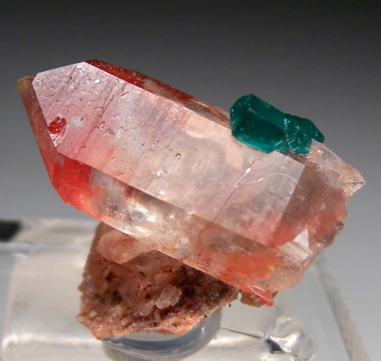 Dioptase on Quartz with Hematite from Kaokaveld, Namibia [db_pics/pics/mk940b.jpg]