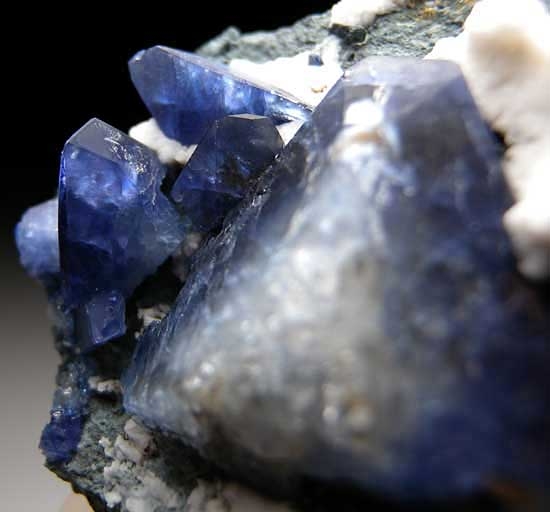 Benitoite from Gem Mine, San Benito Co., California [db_pics/pics/na154b.jpg]