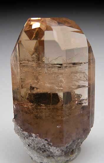 Topaz from Wah Wah Mountains, Utah [db_pics/pics/na158a.jpg]