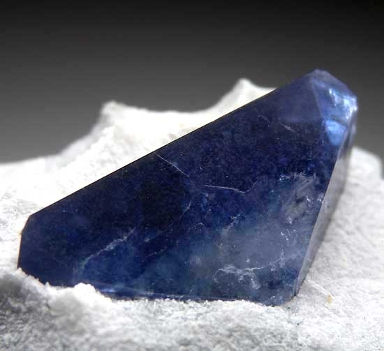 Benitoite from Gem Mine, San Benito Co., California [db_pics/pics/na174c.jpg]