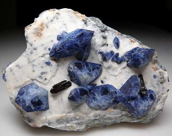 Benitoite and Neptunite from Gem Mine, San Benito Co., California [db_pics/pics/na175a.jpg]