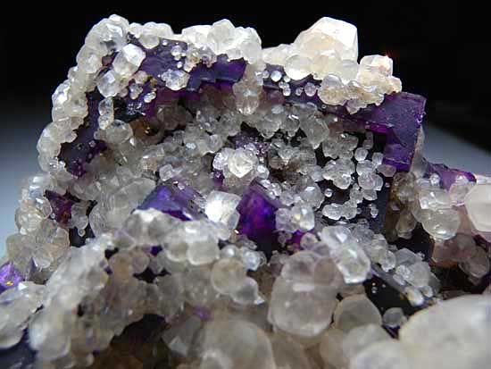 Calcite on Fluorite from Illinois, USA [db_pics/pics/na208d.jpg]