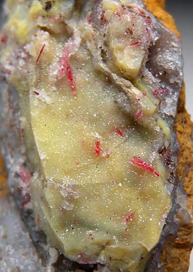 Idrialite with Cinnabar from Culver-Baer Mine, Little Sulfur Creek, Sonoma Co., California [db_pics/pics/na272b.jpg]