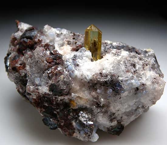 Apatite from Cerro Mercado, Durango, Mexico [db_pics/pics/na277a.jpg]