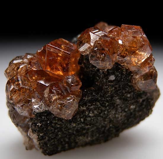 Grossular from Jeffrey Mine, Asbestos, Quebec, Canada [db_pics/pics/na279a.jpg]