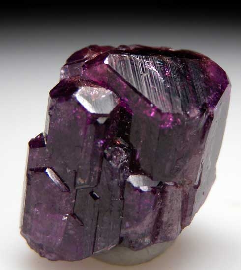 Mangan Vesuvianite from Jeffrey Mine, Asbestos, Quebec, Canada [db_pics/pics/na281a.jpg]