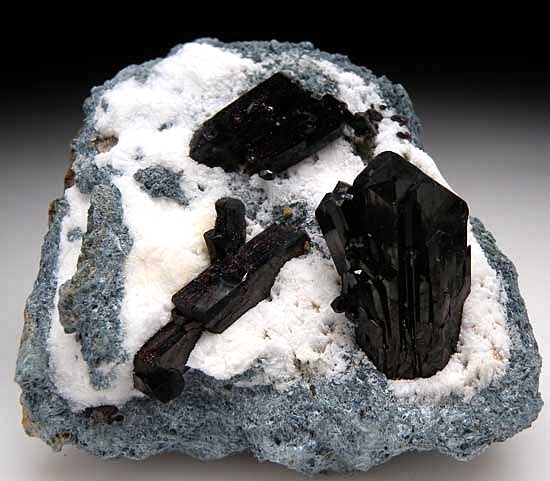 Neptunite from Benitoite Gem Mine, San Benito Co., California [db_pics/pics/na304a.jpg]