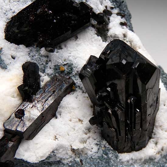 Neptunite from Benitoite Gem Mine, San Benito Co., California [db_pics/pics/na304c.jpg]