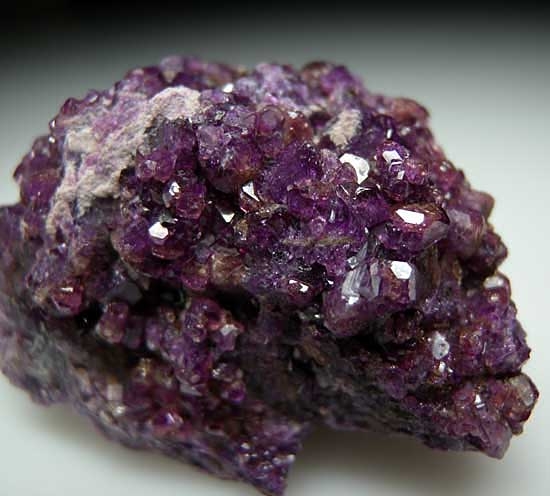 Manganvesuvianite from Jeffrey Mine, Asbestos, Quebec, Canada [db_pics/pics/na430b.jpg]