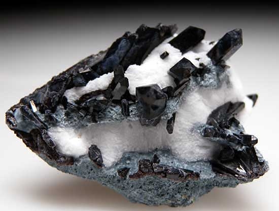 Neptunite from Gem Mine, San Benito Co., California [db_pics/pics/na477a.jpg]