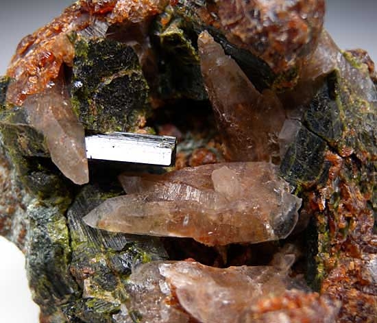 Epidote with Garnet included Quartz from Garnet Hill Mine, Calaveras Co., California [db_pics/pics/na613b.jpg]