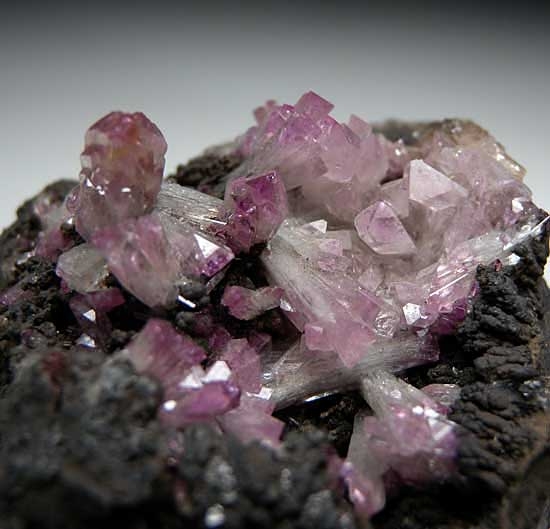 Manganoan Adamite from Mina Ojuela, Mapimi, Durango, Mexico [db_pics/pics/na627b.jpg]