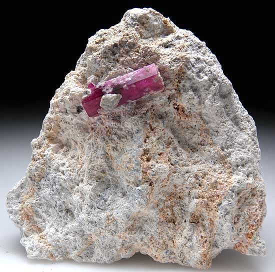 Red Beryl from Wah Wah Mountains, beaver Co., Utah [db_pics/pics/na803a.jpg]