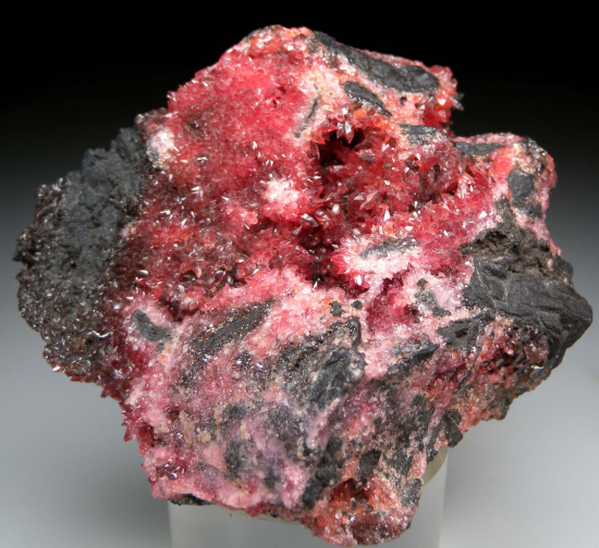 Rhodochrosite from Moanda Mine, Moanda, Léboumbi-Leyou Department, Haut-Ogooué Province, Gabon [db_pics/pics/p109a.jpg]
