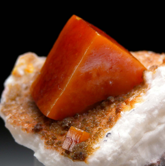 Wulfenite from Los Lamentos, Chihuahua, Mexico [db_pics/pics/p167c.jpg]