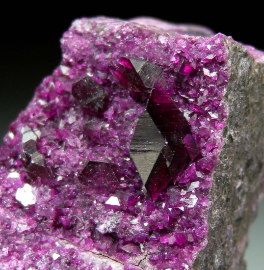 Kammererite from Kop Krom Mine, Kop Daglari, East Anatolia, Turkey [db_pics/pics/p173b.jpg]