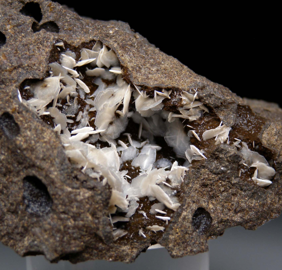 Levyne, Offretite from Beech Creek, Grant County, Oregon, USA [db_pics/pics/p192b.jpg]