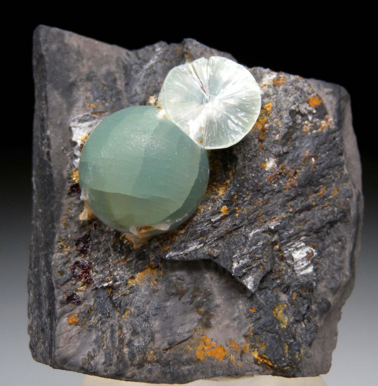 Wavellite from Laharran Quarry, Minane Bridge, County Cork, Ireland [db_pics/pics/p193a.jpg]