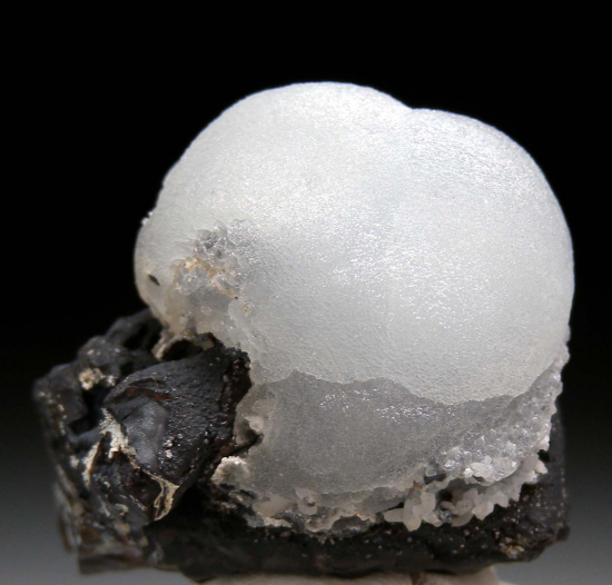 Smithsonite on Coronadite from Broken Hill, New South Wales, Australia [db_pics/pics/p246a.jpg]