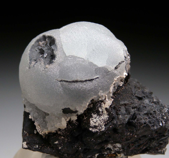 Smithsonite on Coronadite from Broken Hill, New South Wales, Australia [db_pics/pics/p246b.jpg]