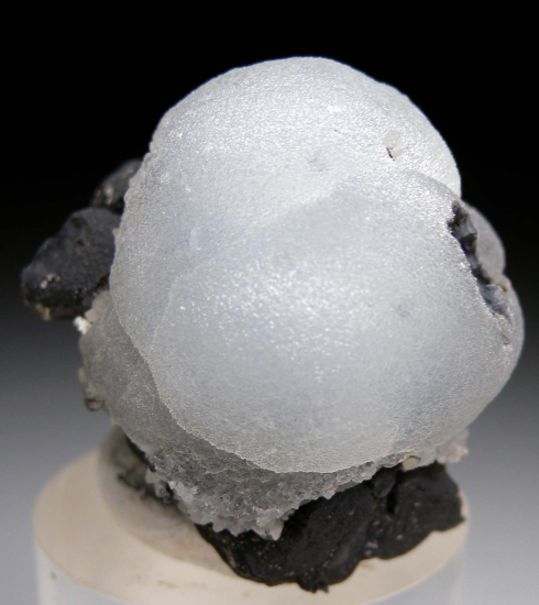 Smithsonite on Coronadite from Broken Hill, New South Wales, Australia [db_pics/pics/p246c.jpg]