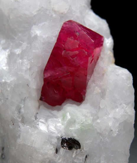 Spinel from Raziki Mine, Taita-Taveta District, Eastern Prov., Kenya [db_pics/pics/p255f.jpg]
