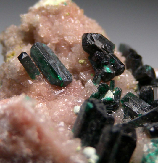 Brochantite from Tsumeb, Namibia [db_pics/pics/p270b.jpg]